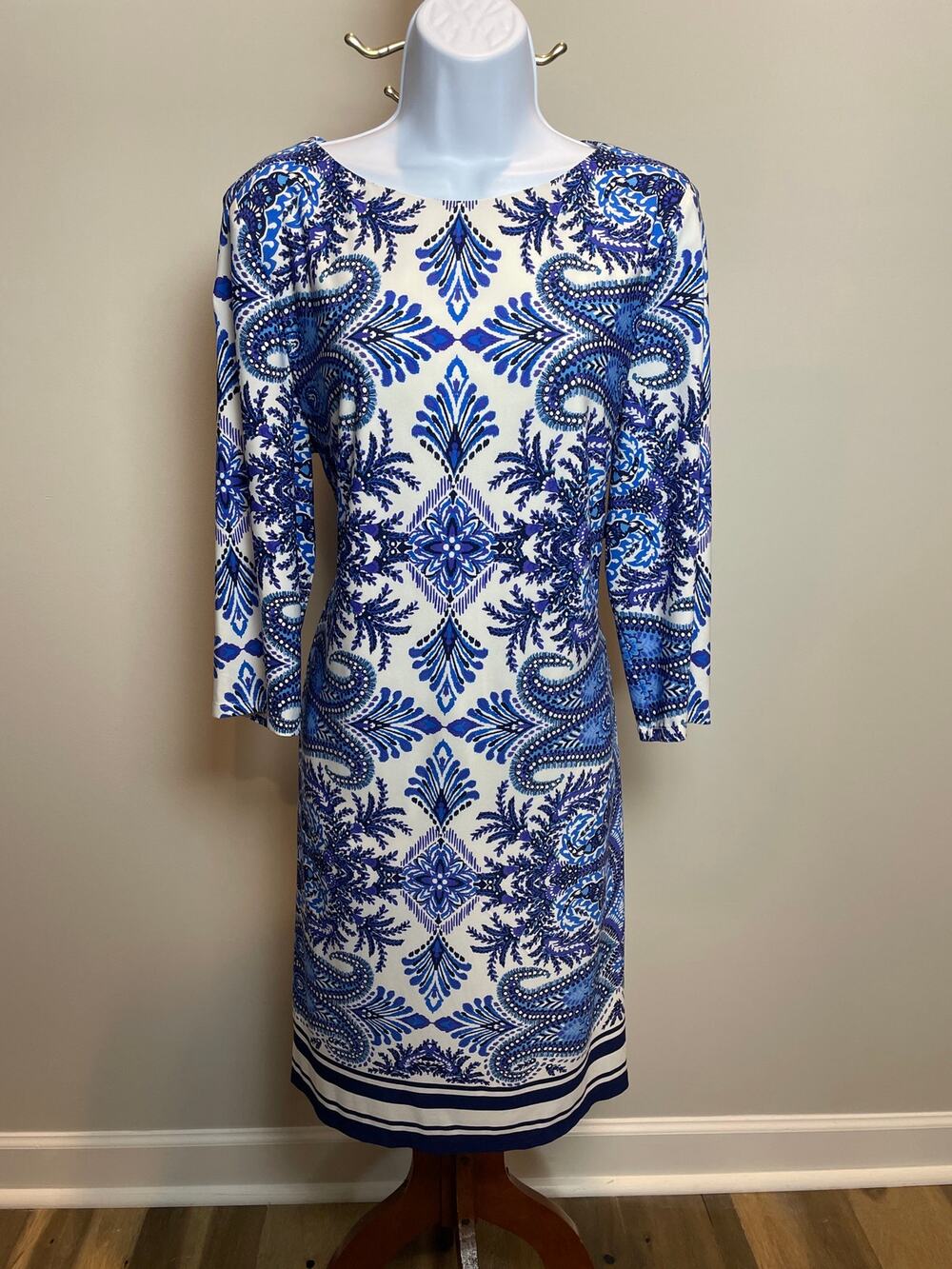 Chico’s White Paisley Shift Dress Size 2 US Size Large Long Sleeve Classic